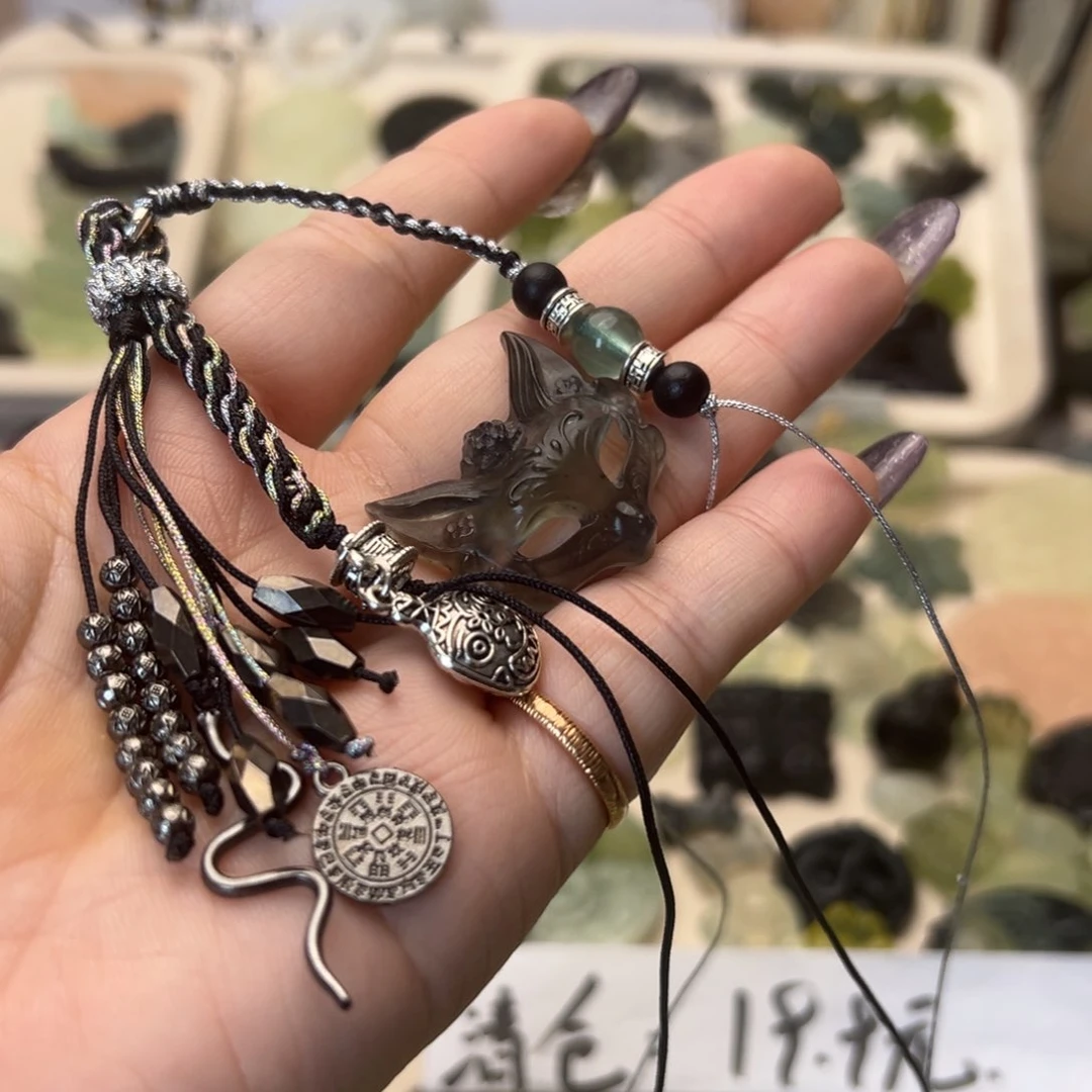 蛇纹石玉颈饰合金