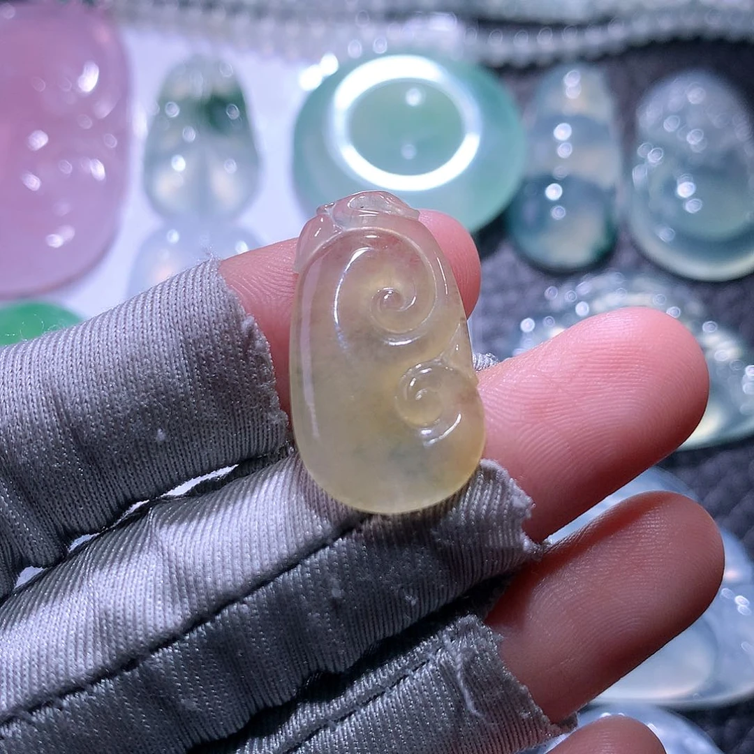 【闪购商品】翡翠未镶嵌颈饰如意