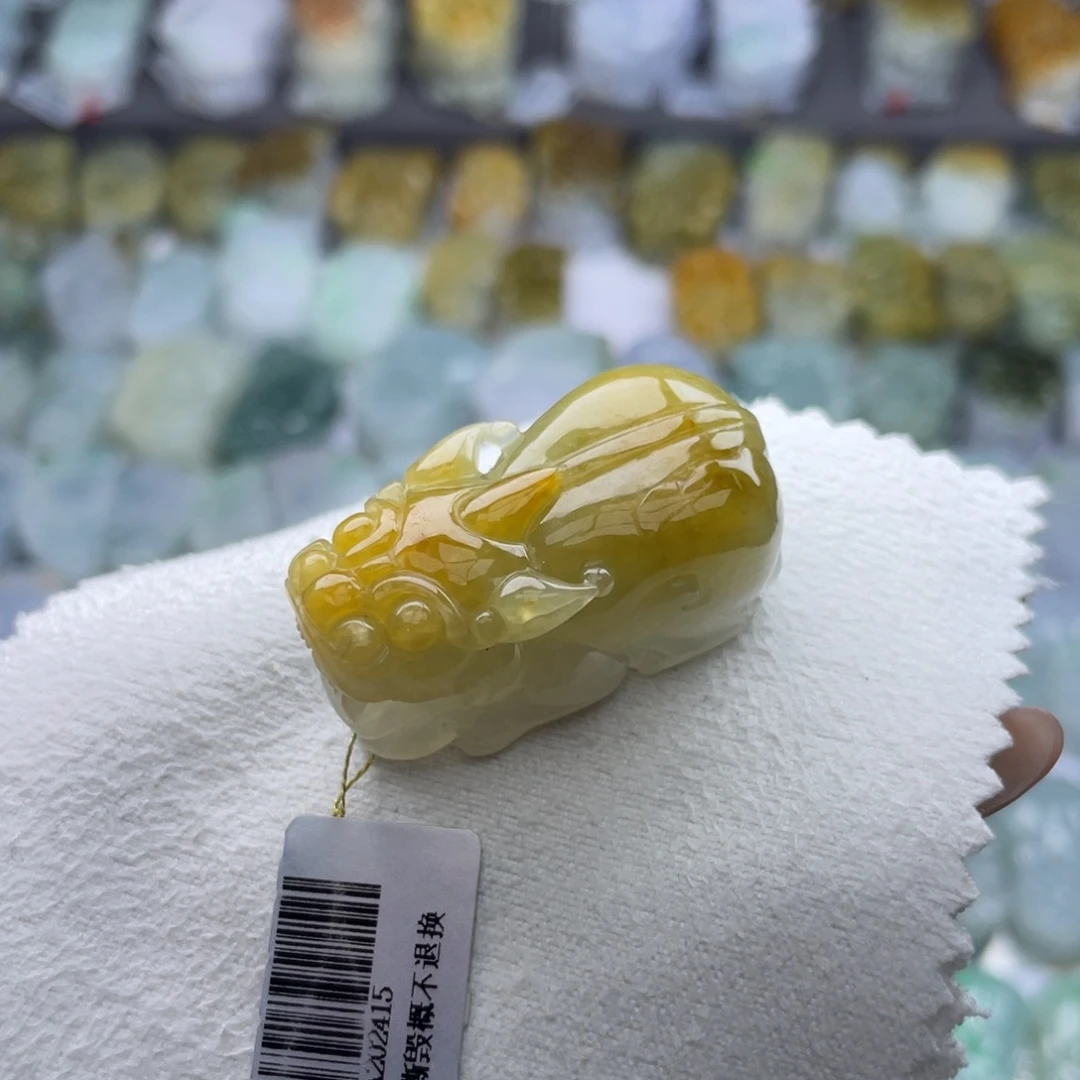 翡翠未镶嵌颈饰貔貅