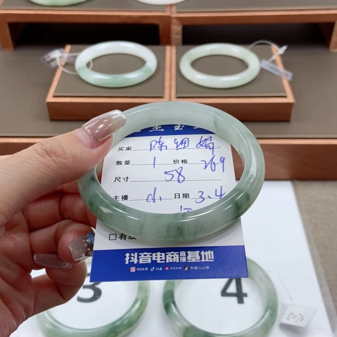 石英质玉手镯未镶嵌陈*娟