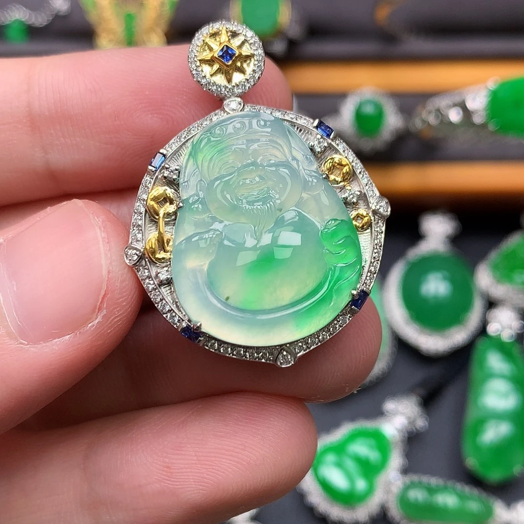 翡翠18K金镶嵌颈饰