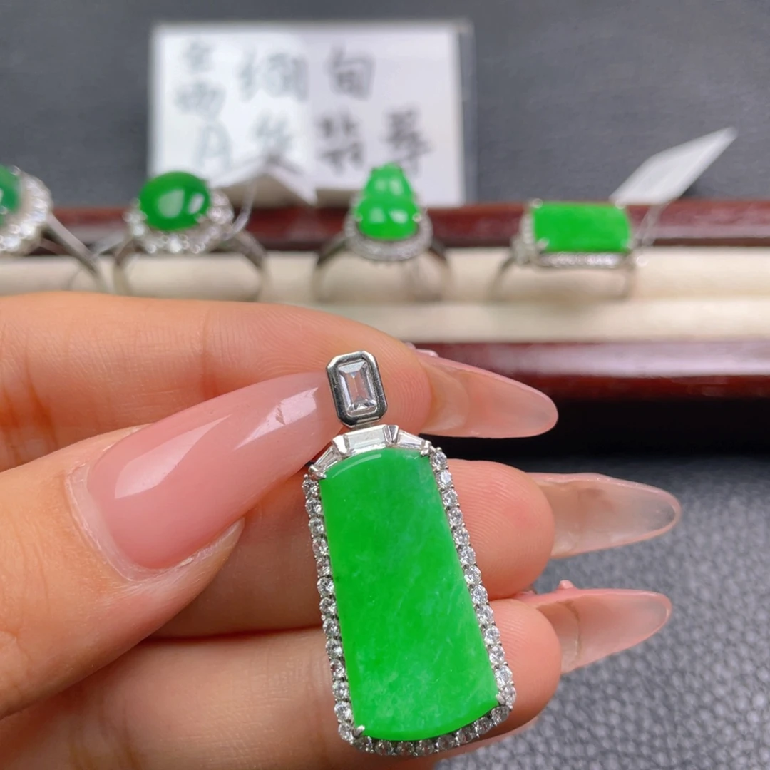 翡翠银S925镶嵌颈饰翡翠