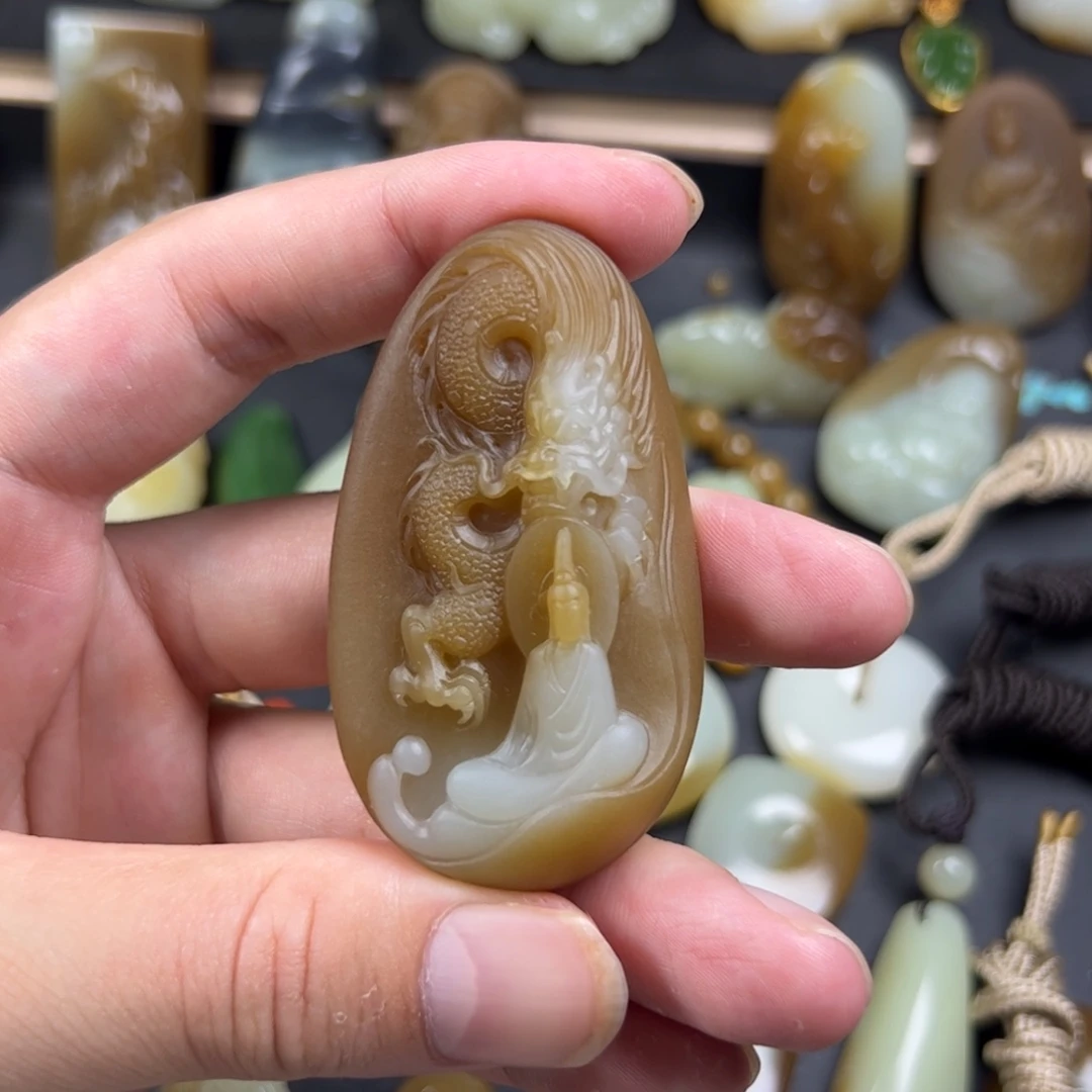 和田玉（糖玉）未镶嵌颈饰