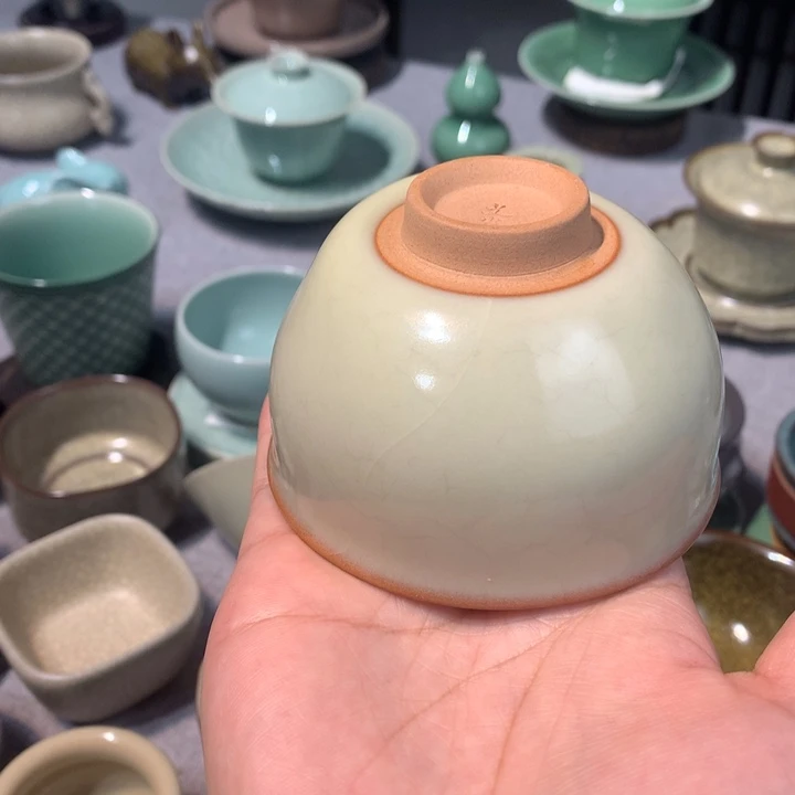 龙泉青瓷挂釉猪油冻杯杯