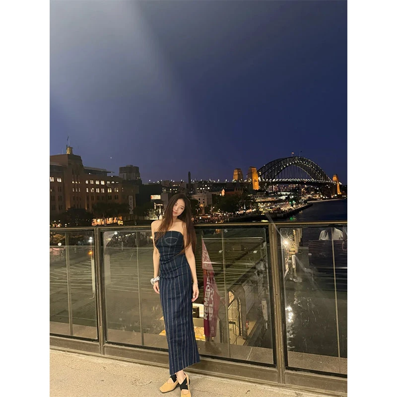 2025秋季时尚复古风修身显瘦百搭时尚气质收腰a字露肩连衣裙穿搭