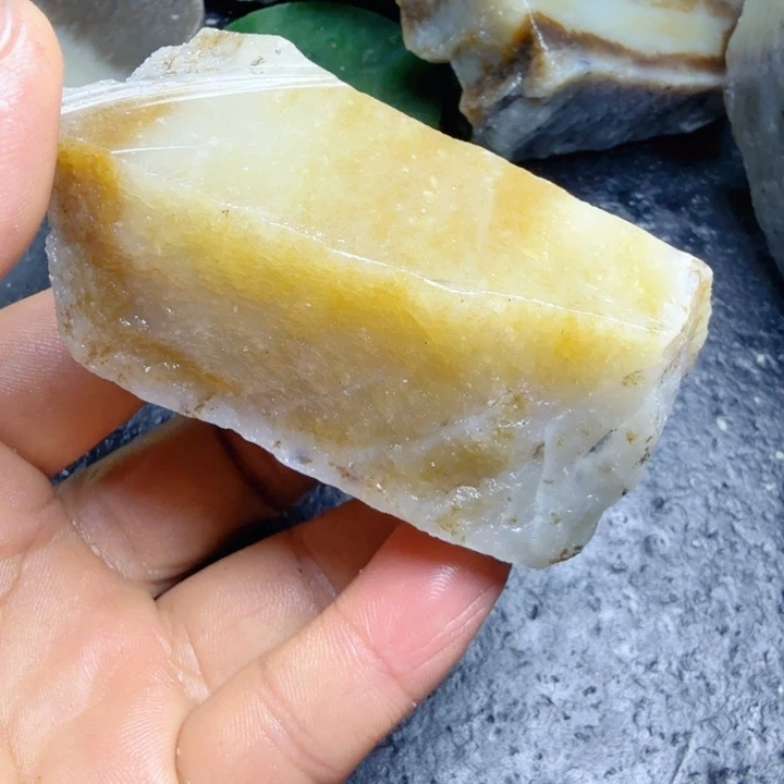 和田玉（糖玉）未镶嵌珠宝奇石