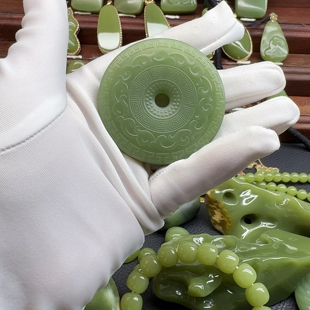 骑***糖岫岩老玉（透闪石质玉）未镶嵌吊坠(不含链)