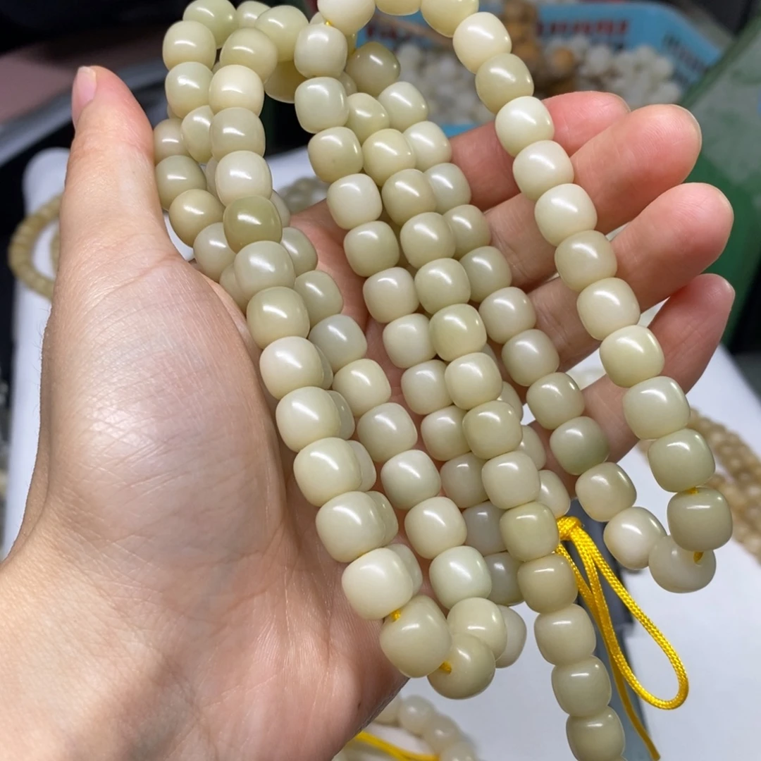 半****吊坠菩提根/象牙果铁盒