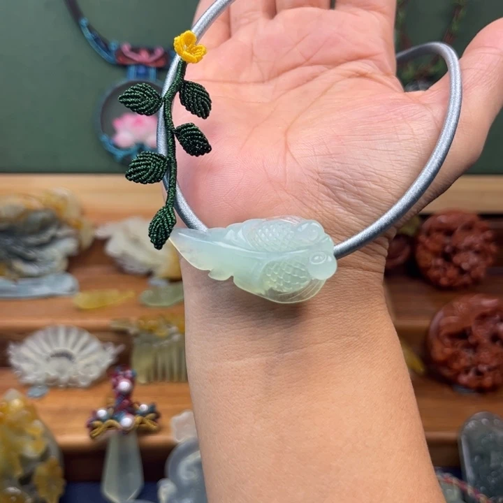蛇纹石玉合金吊坠