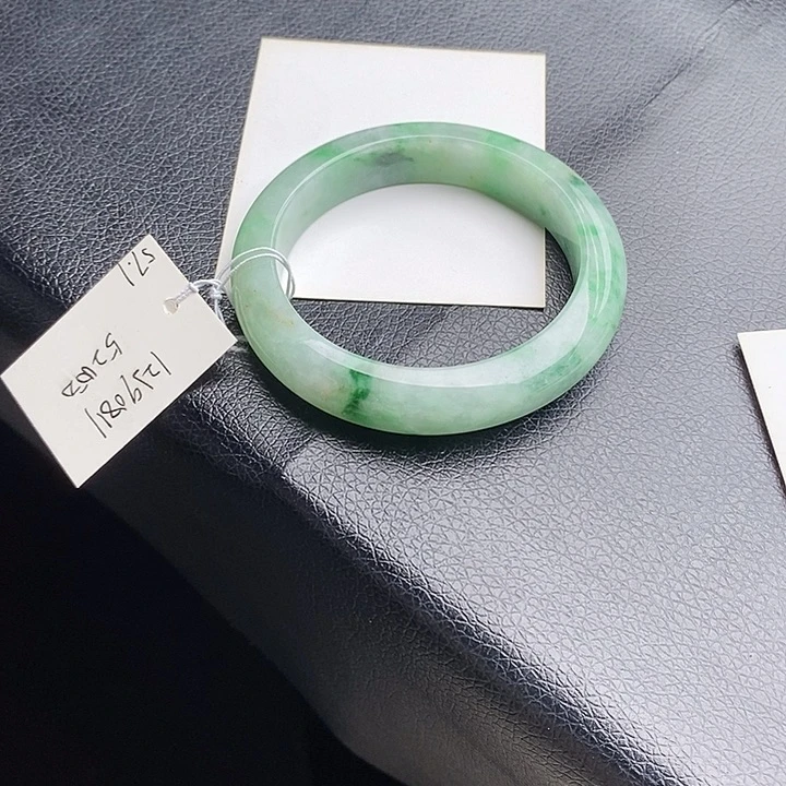 翡翠手镯未镶嵌57圈口