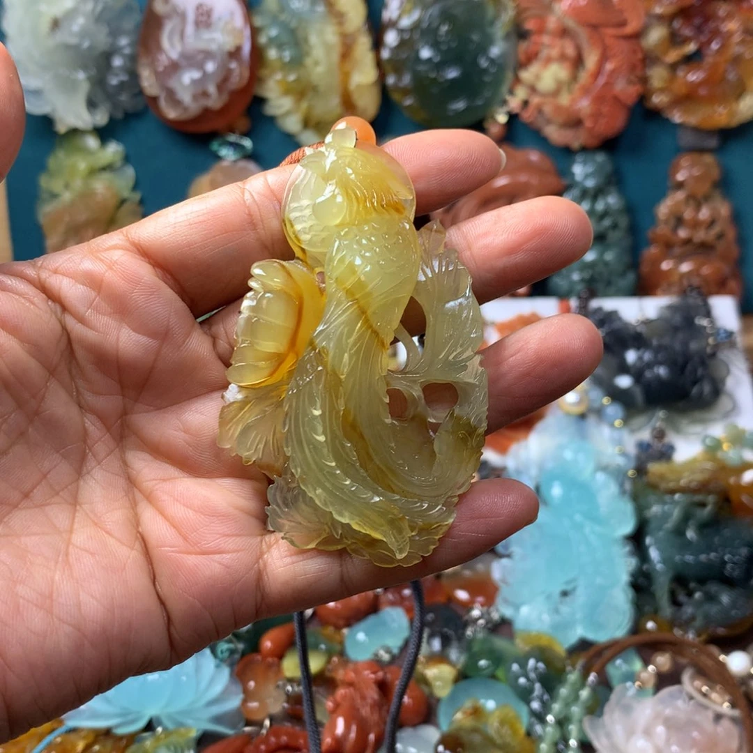 蛇纹石玉未镶嵌挂坠