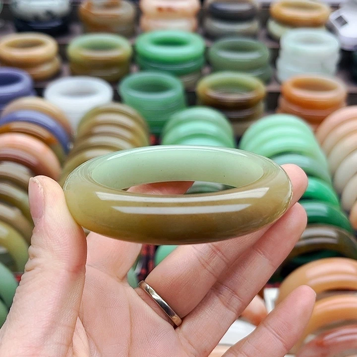 未镶嵌手镯（圆镯）石英质玉