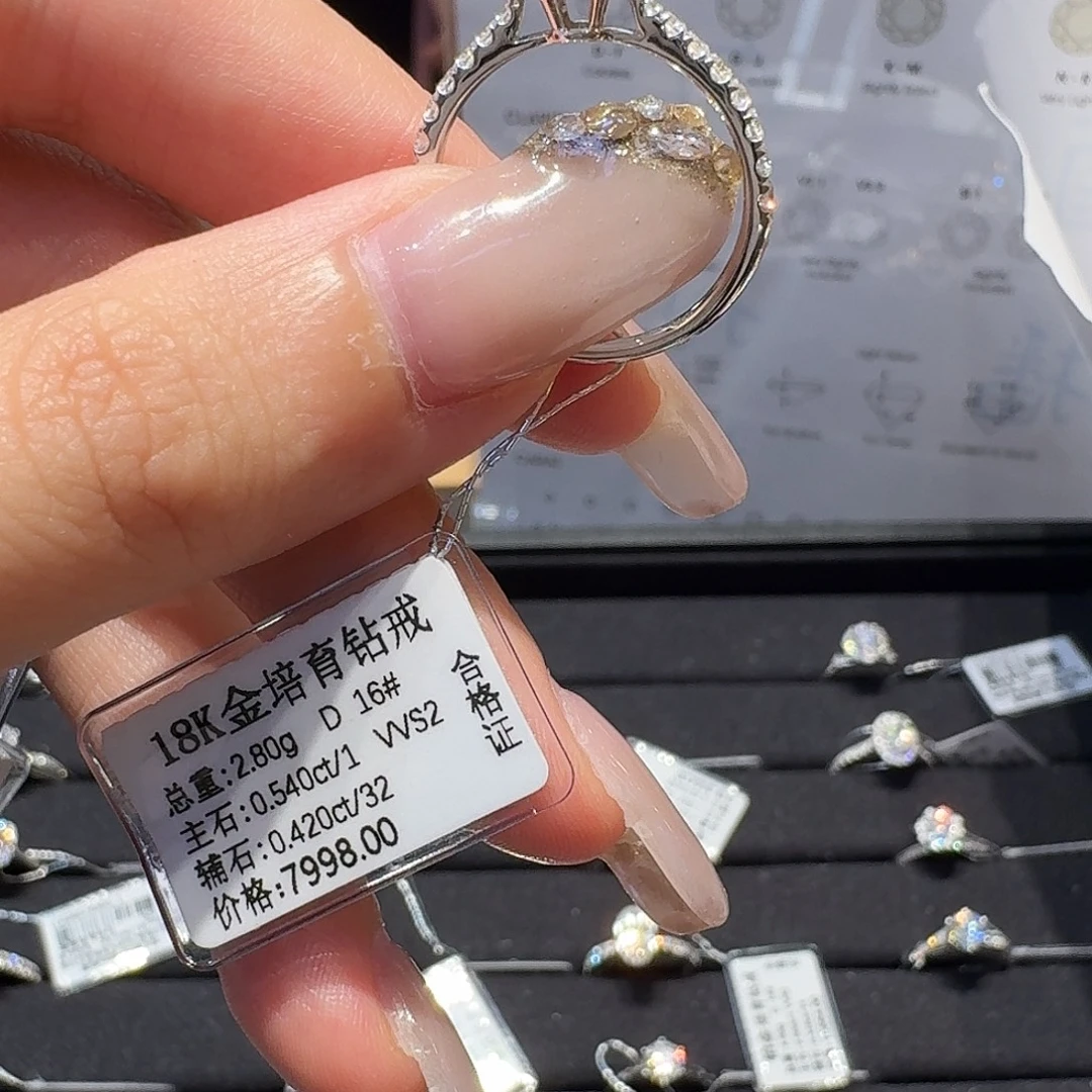 18K金镶嵌合成钻石