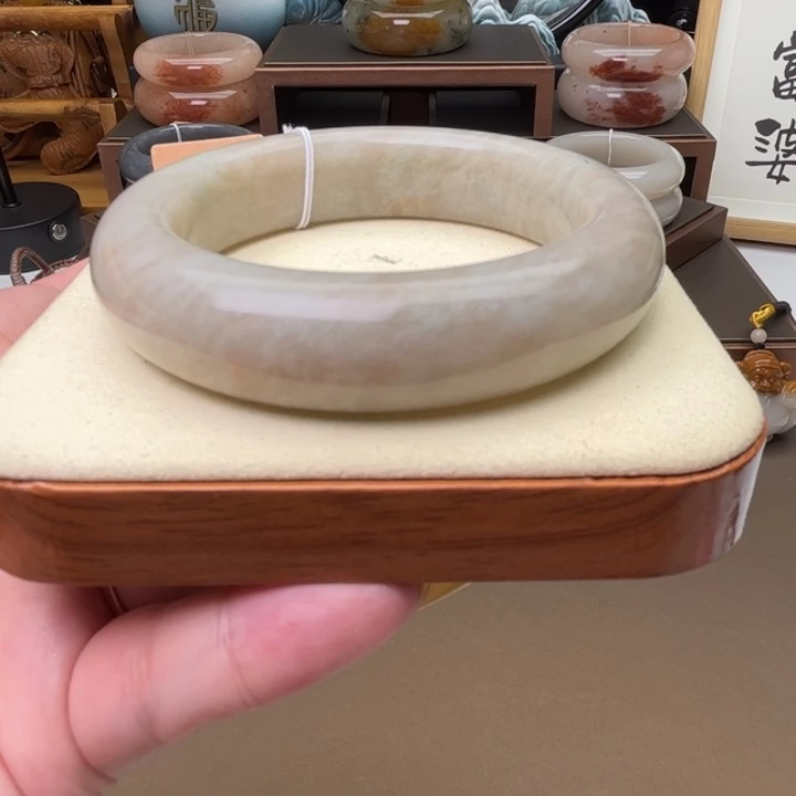 未镶嵌手镯石英质玉