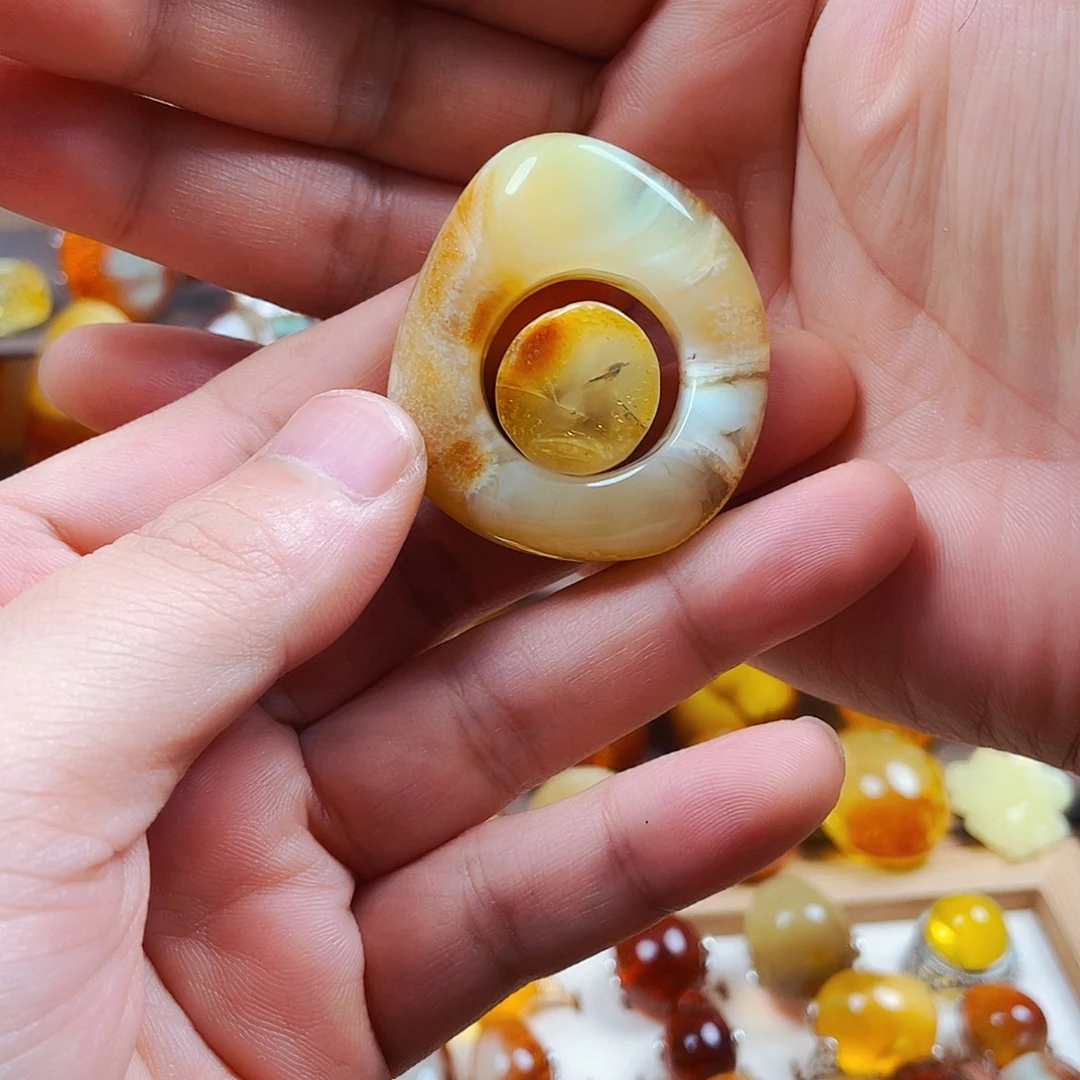 朵***奶琥珀未镶嵌裸石扳指