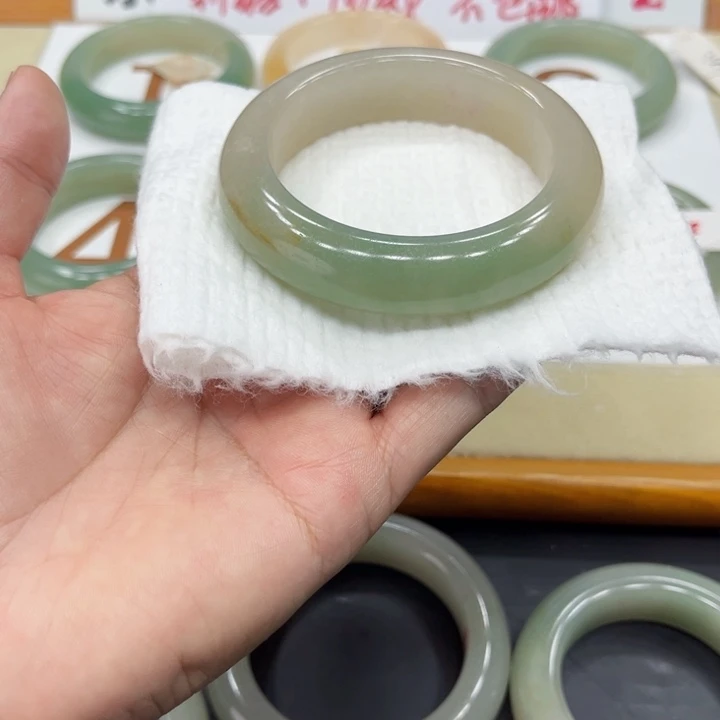 石英质玉手镯未镶嵌林****特