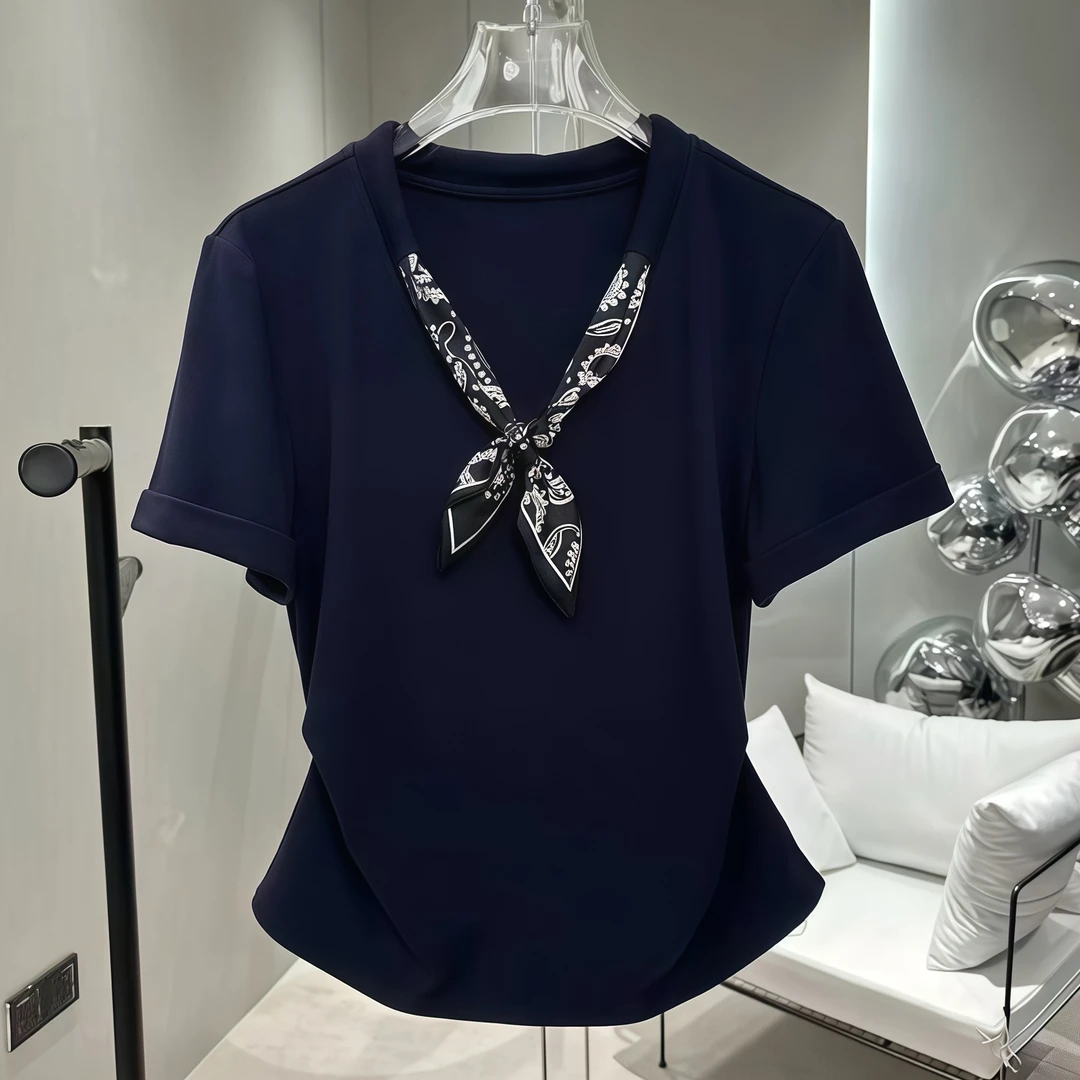 2025显瘦新款韩版设计感丝巾V领短袖女洋气减龄气质上衣潮气质款