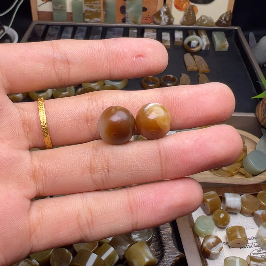 通***哥和田玉（糖玉）未镶嵌珠宝奇石老型珠