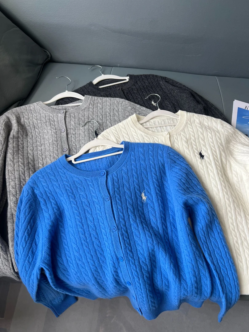 XIAOYINZI 眼前一亮  刺绣简约羊毛软糯针织圆领开衫百搭叠穿外套