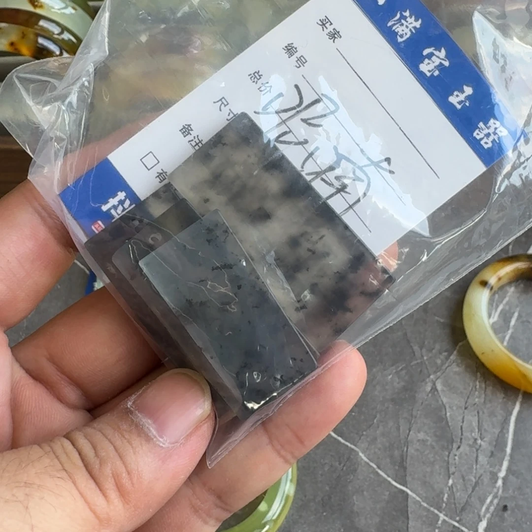 呢***i未镶嵌蛇纹石玉手镯