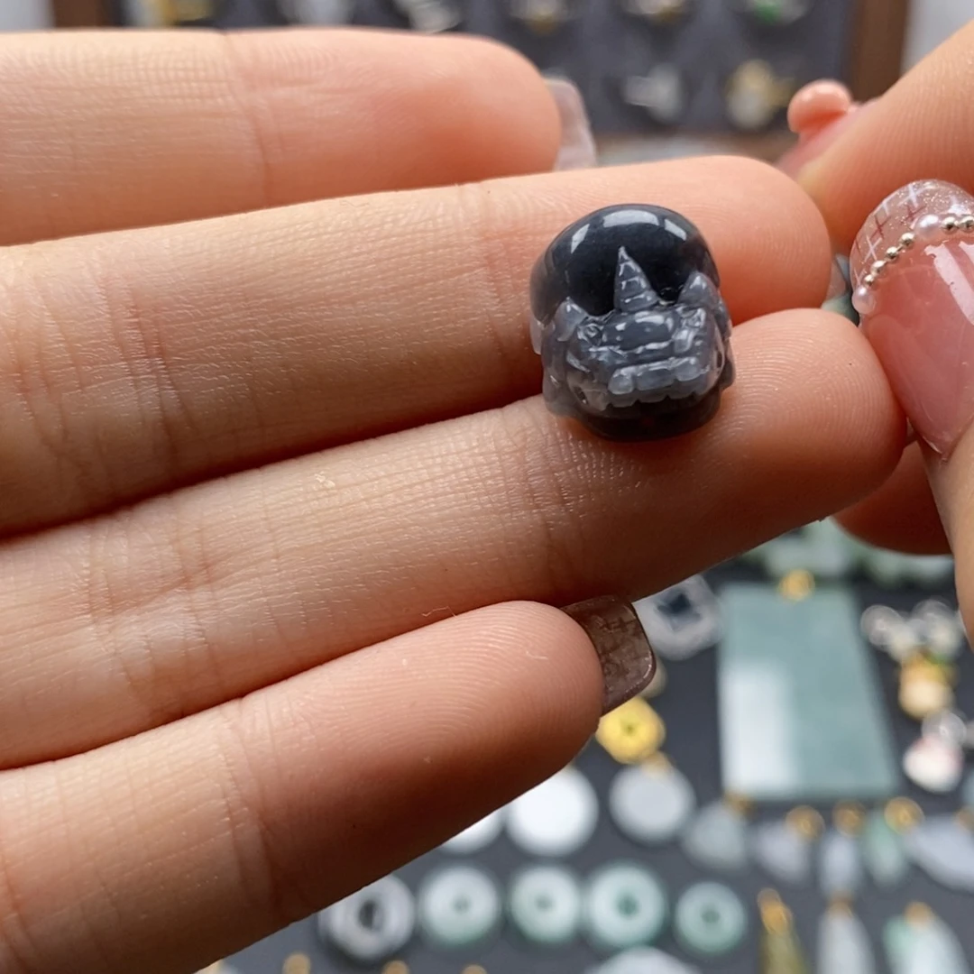 翡翠未镶嵌颈饰你有