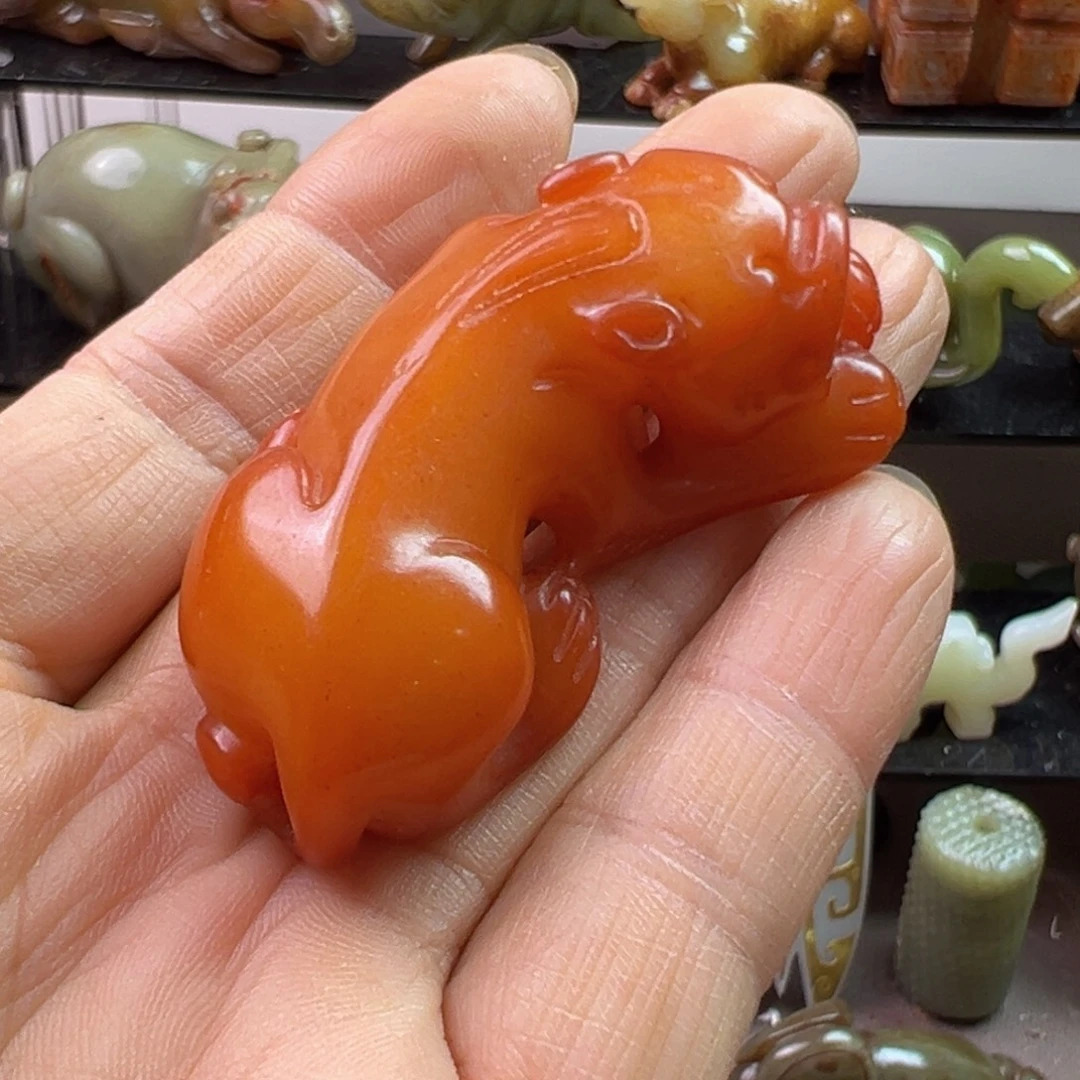 刘***萍和田玉未镶嵌颈饰