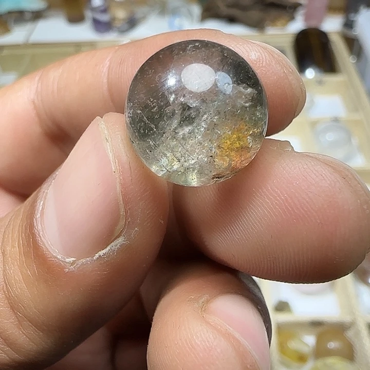 莹***莹水晶未镶嵌珠宝半成品