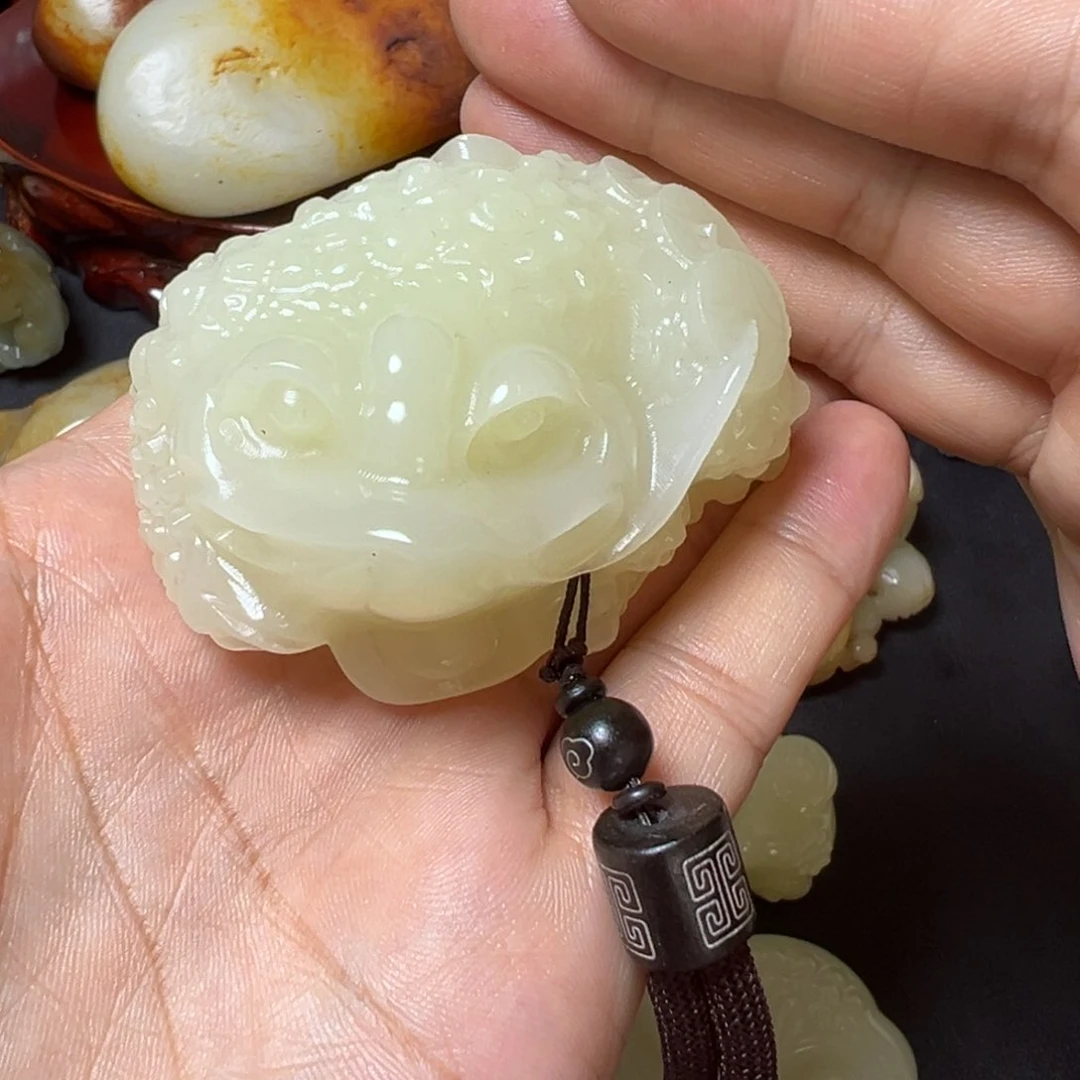 新疆昆仑山脉料子：天然料子：精品：金蟾