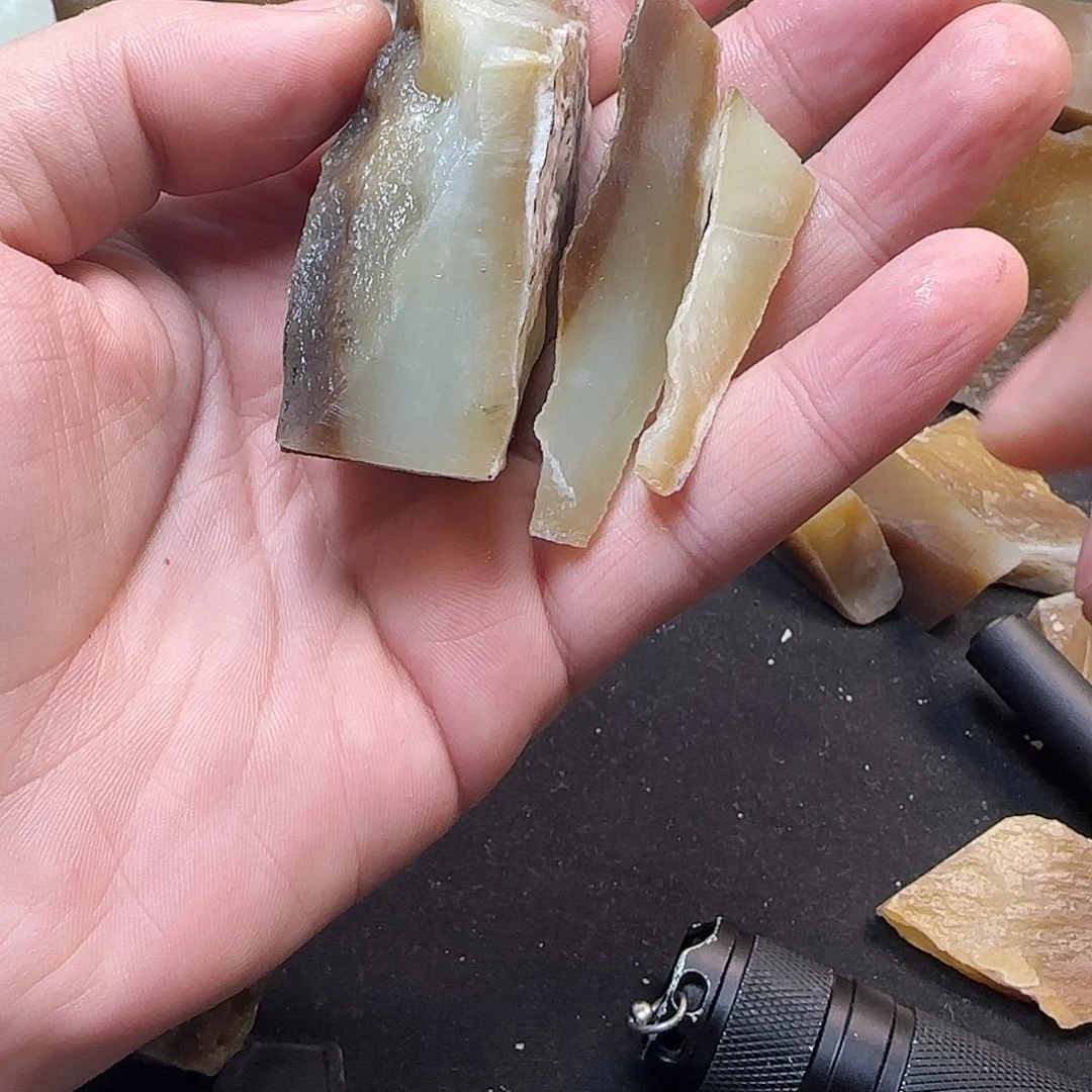 新***意和田玉未镶嵌珠宝奇石