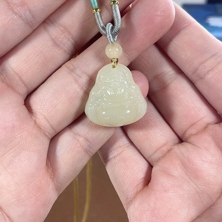 颈饰未镶嵌石英质玉