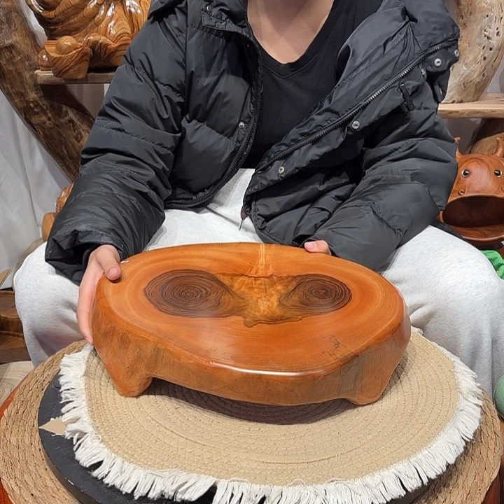 王***哈香樟木香樟木根雕凳子一物一拍长38宽28高10