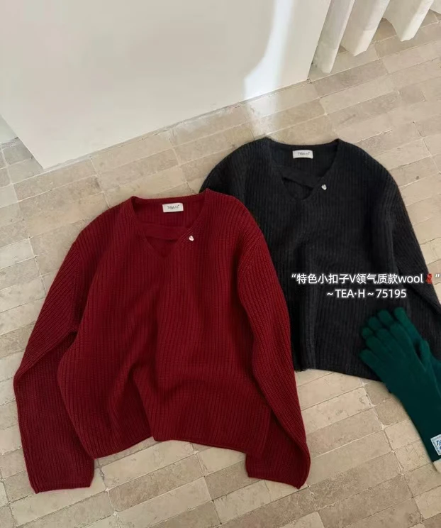 蜜地苏拉&6060新款羊毛衫冬季时尚氛围感V领镂空纹羊毛针织衫