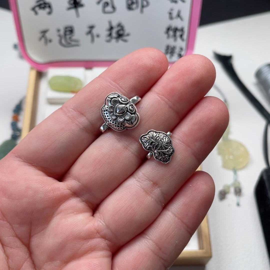 此***岸未镶嵌蛇纹石玉颈饰