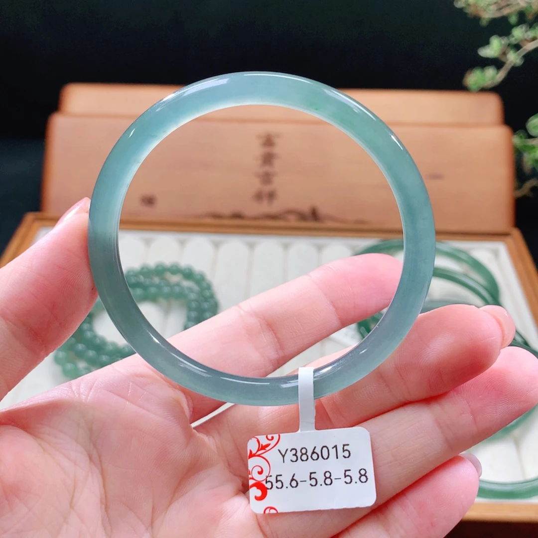 翡翠手镯（圆镯）未镶嵌