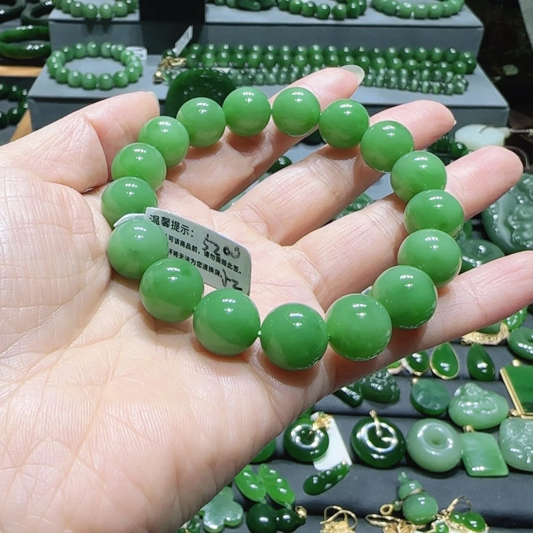 朱***哈和田玉（碧玉）未镶嵌手链