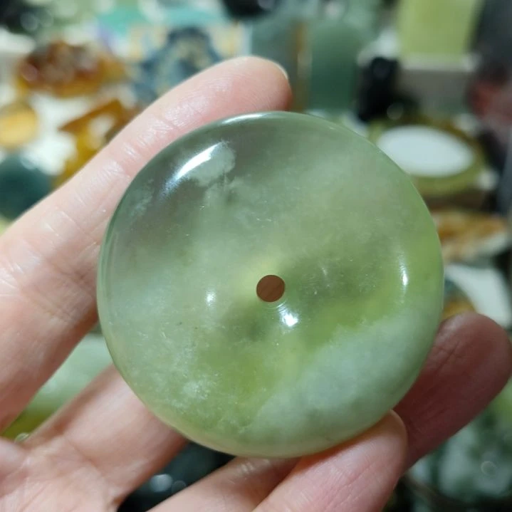 岫玉未镶嵌平安扣