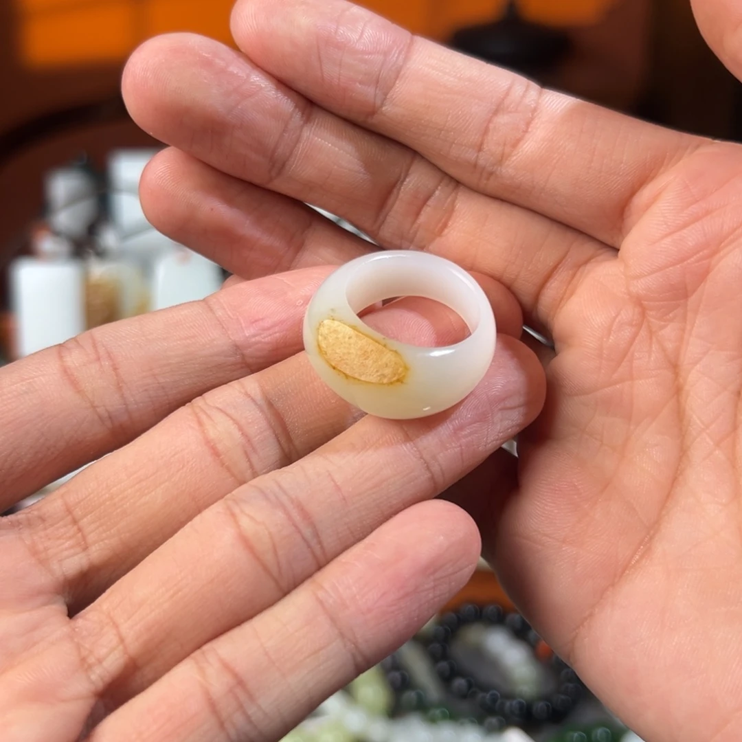 金***柜和田玉未镶嵌颈饰