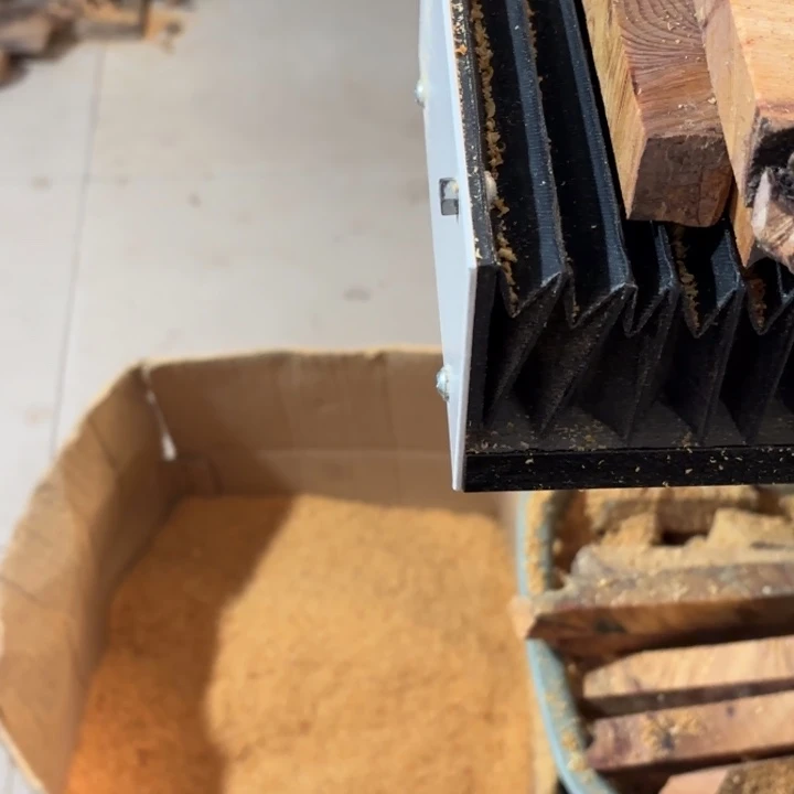 天***空柏木黑油刨花4斤一包