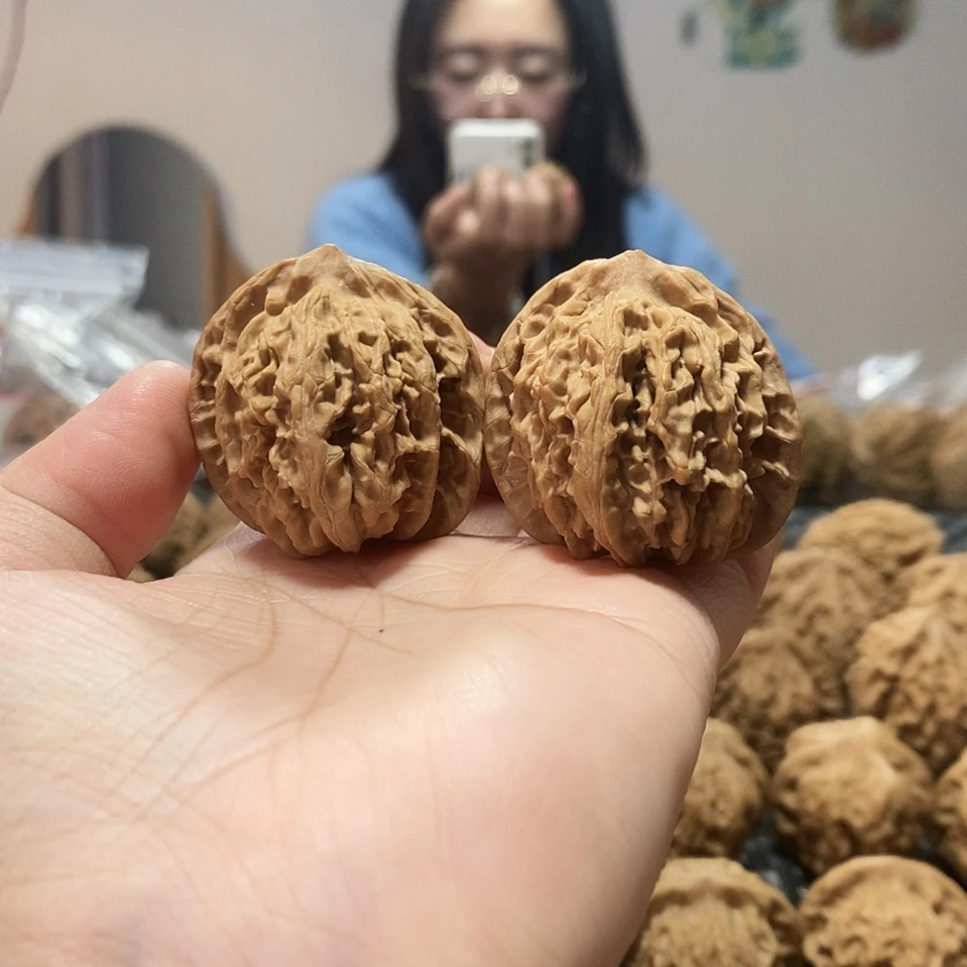 吊坠桃核玉麒麟37+
