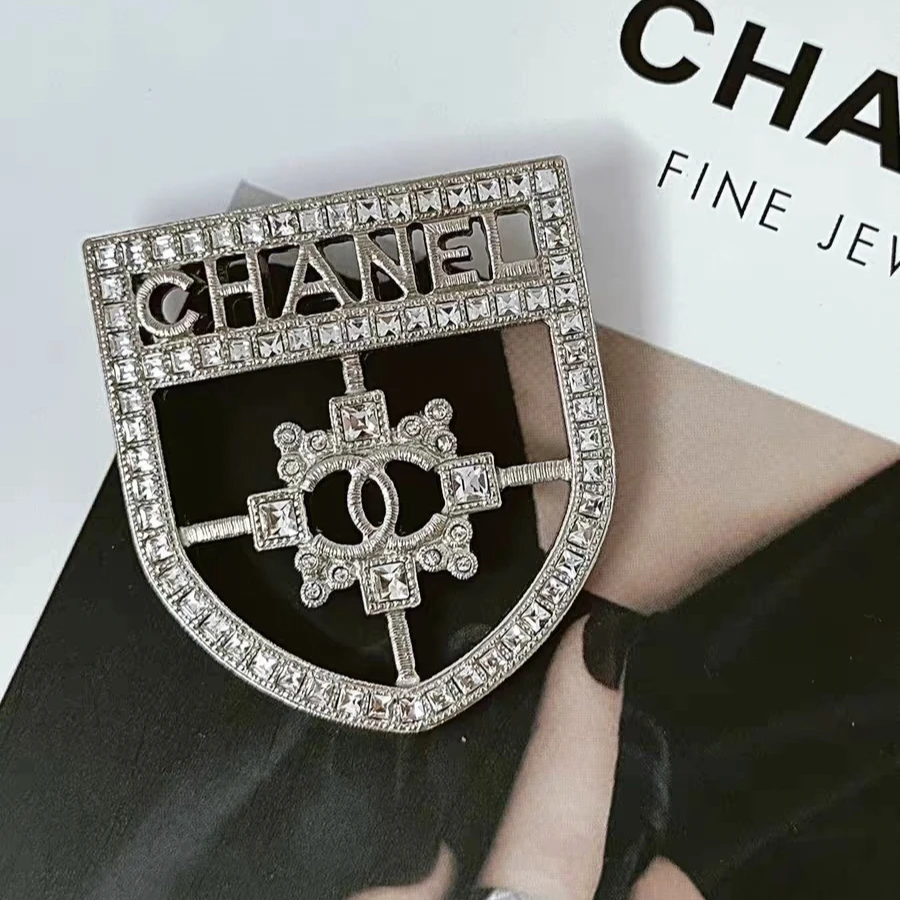 99新 Chanel/香奈儿 蔚蓝中古/满钻盾牌胸针