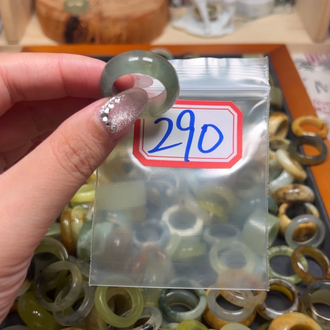 乾***静蛇纹石玉未镶嵌珠宝奇石