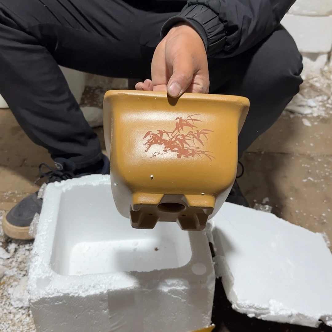 紫砂花盆瑕疵和瑕疵的