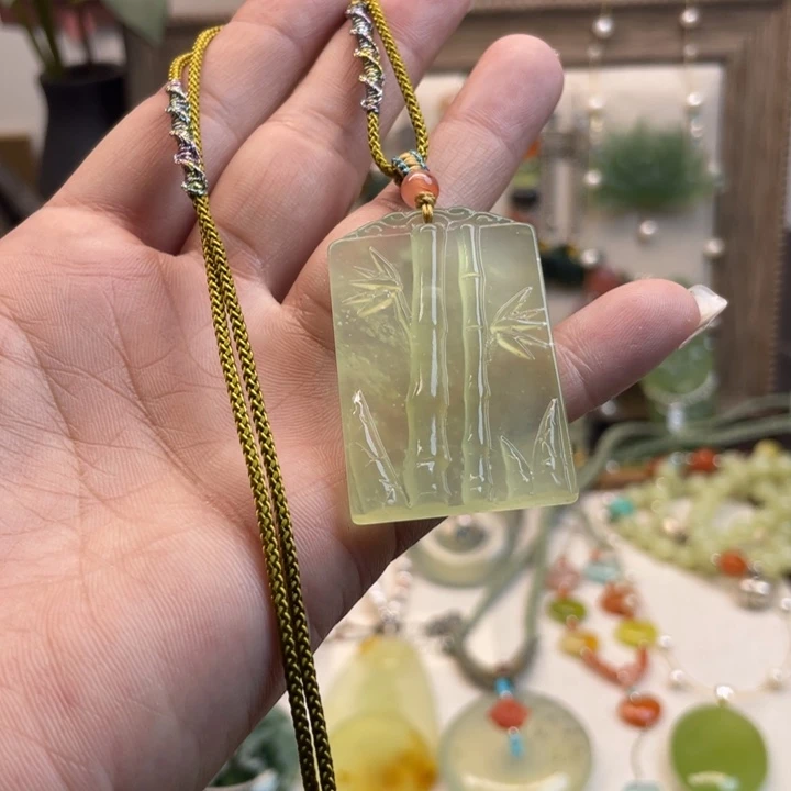 蛇纹石玉吊坠未镶嵌