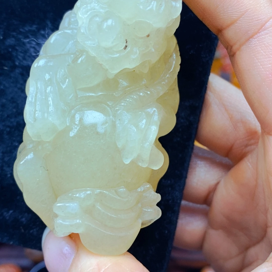未镶嵌石英质玉（黄龙玉）颈饰
