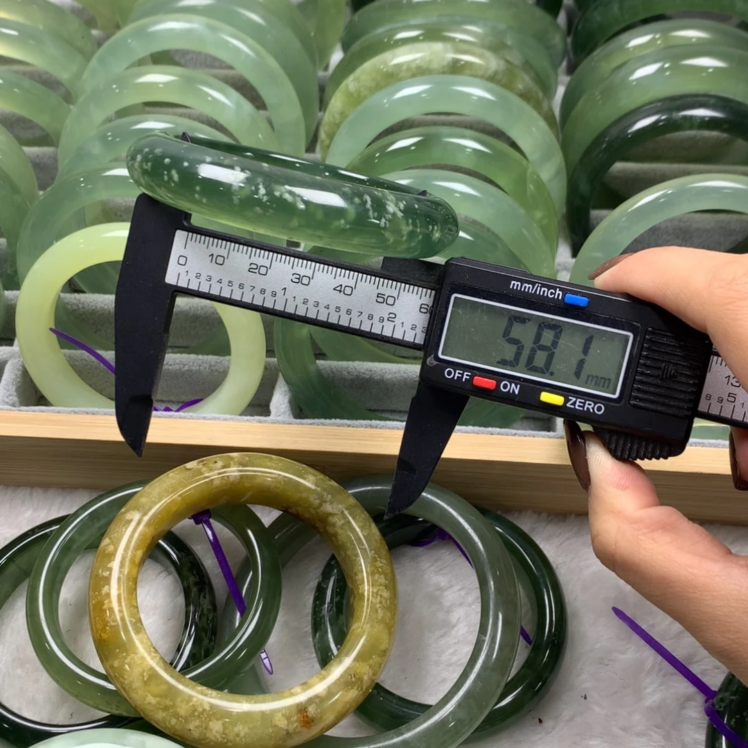 蛇纹石玉未镶嵌手镯406