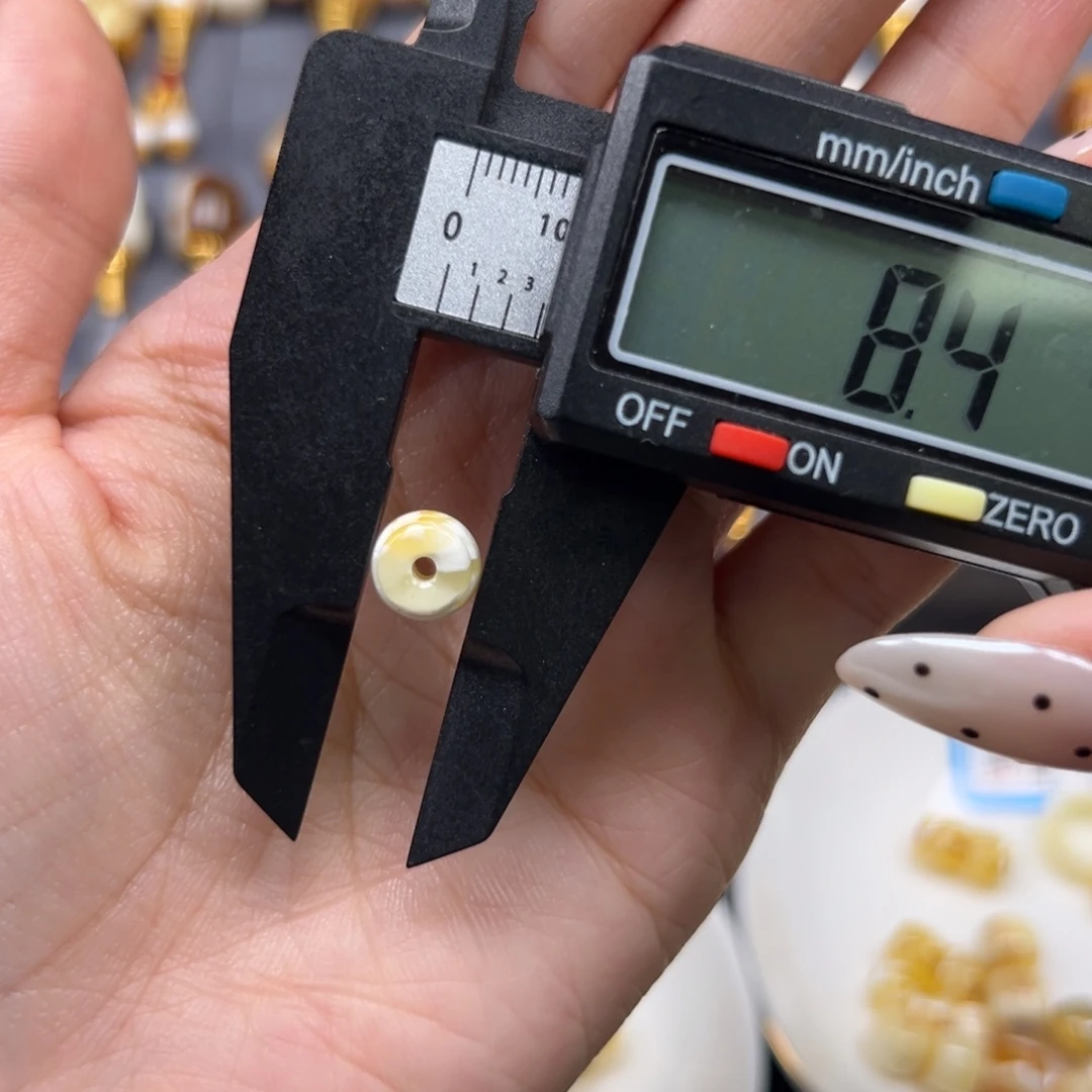 琥珀未镶嵌裸石8.4mm