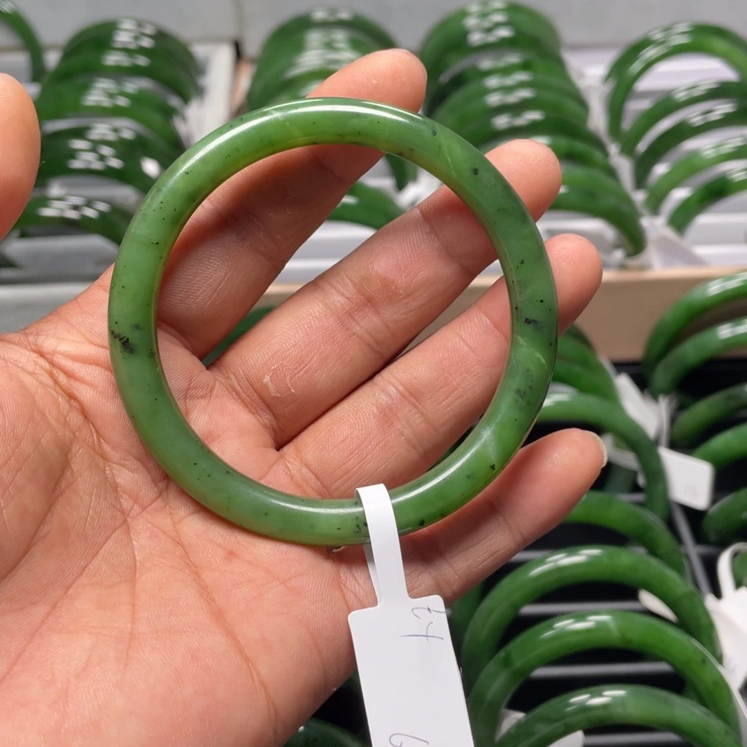 和田玉（碧玉）未镶嵌手镯