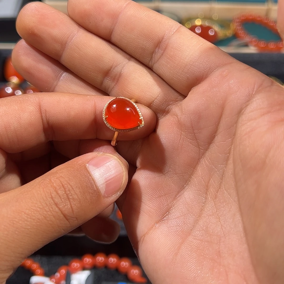 南红玛瑙18K金镶嵌戒指