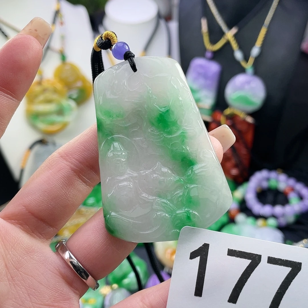 翡翠未镶嵌吊坠(赠链)