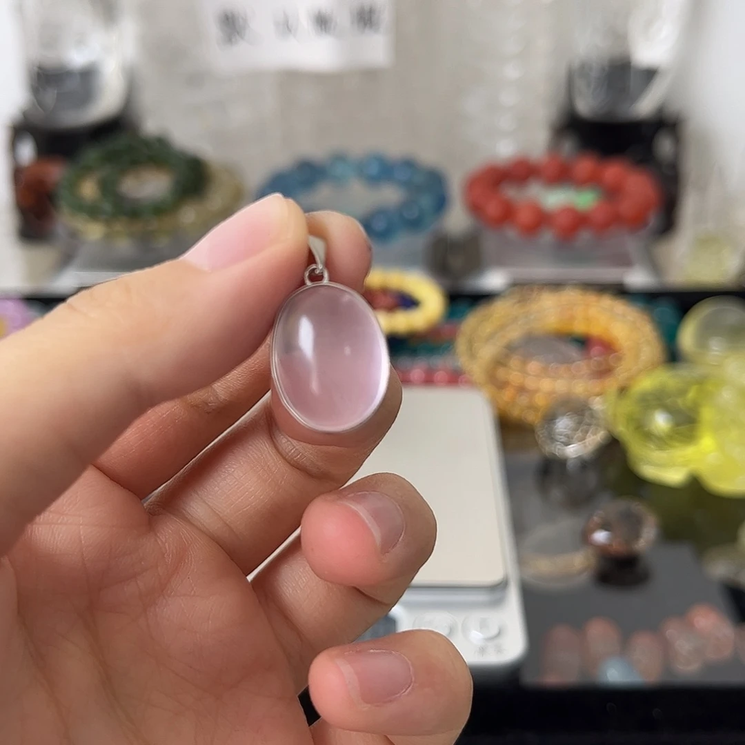 合金颈饰水晶矿坑
